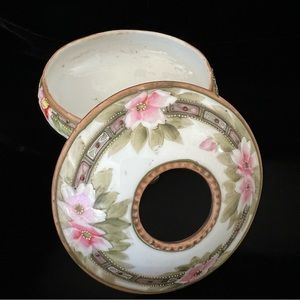 Beautiful Hand Painted Flower In Green  Vintage Powder Puff